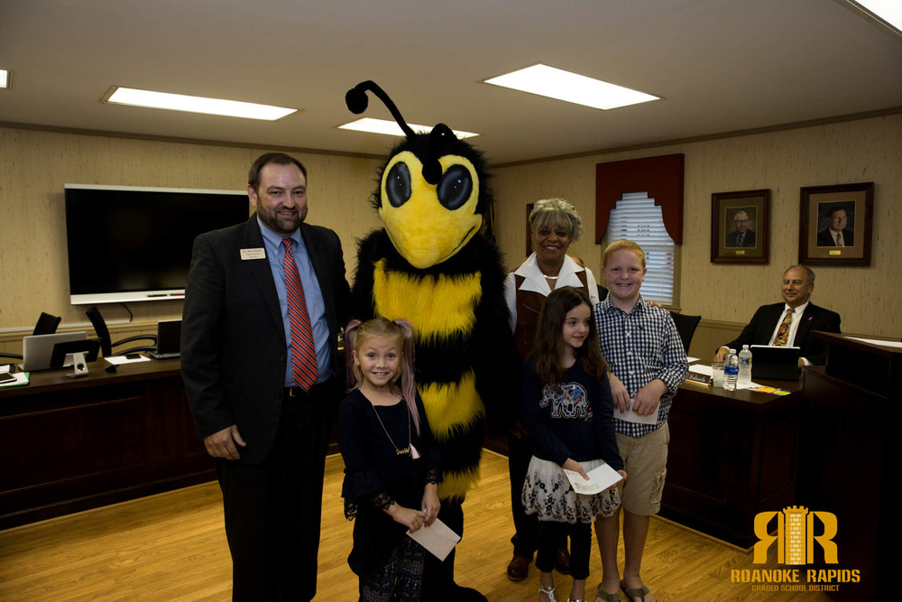 RRGSD Board Awards Students