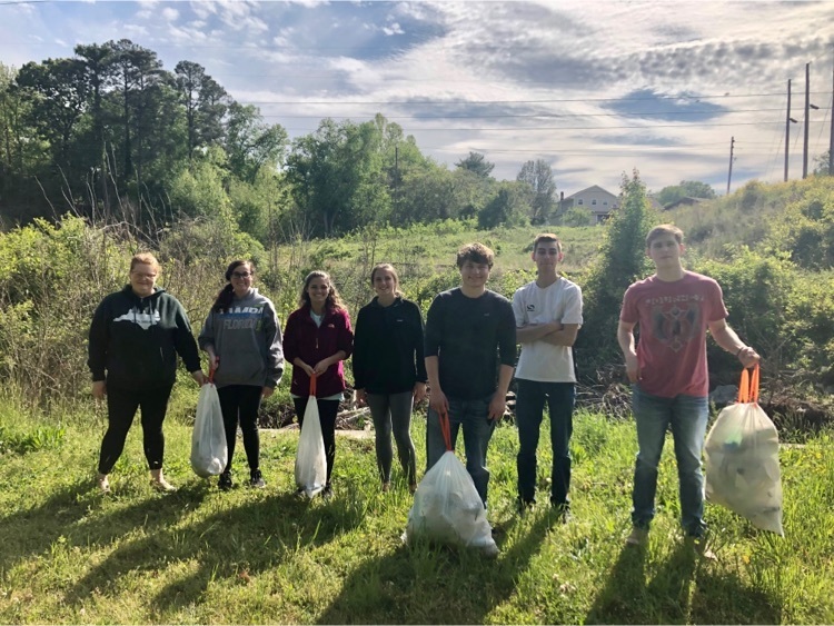 Spanish honor society clean up